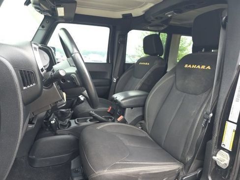 Used 2014 Jeep Wrangler Unlimited Sahara AWD/4WD image 9