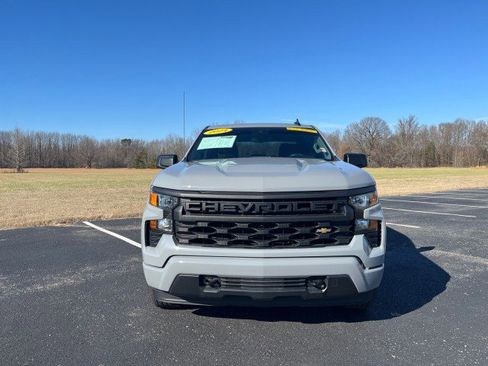 Used 2024 Chevrolet Silverado 1500 Custom image 3