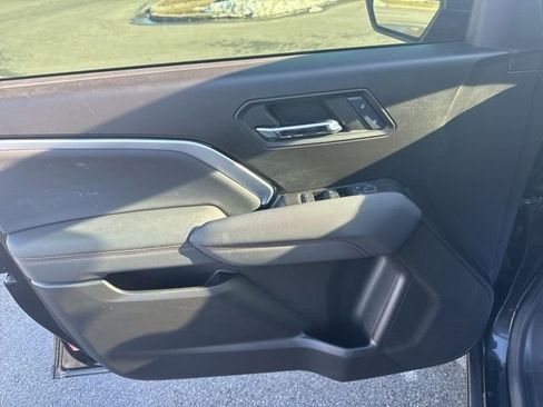 Used 2024 Chevrolet Colorado Z71 w/ Z71 Convenience Package 2 image 16