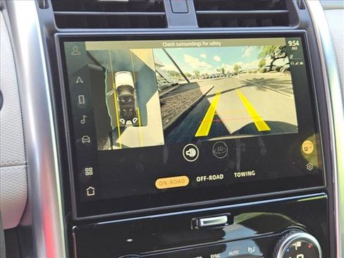 Used 2023 Land Rover Discovery HSE R-Dynamic image 14