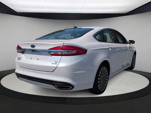 Used 2017 Ford Fusion SE w/ Fusion SE Technology Package AWD/4WD image 8