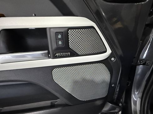 Used 2023 Land Rover Defender 130 SE AWD/4WD image 18