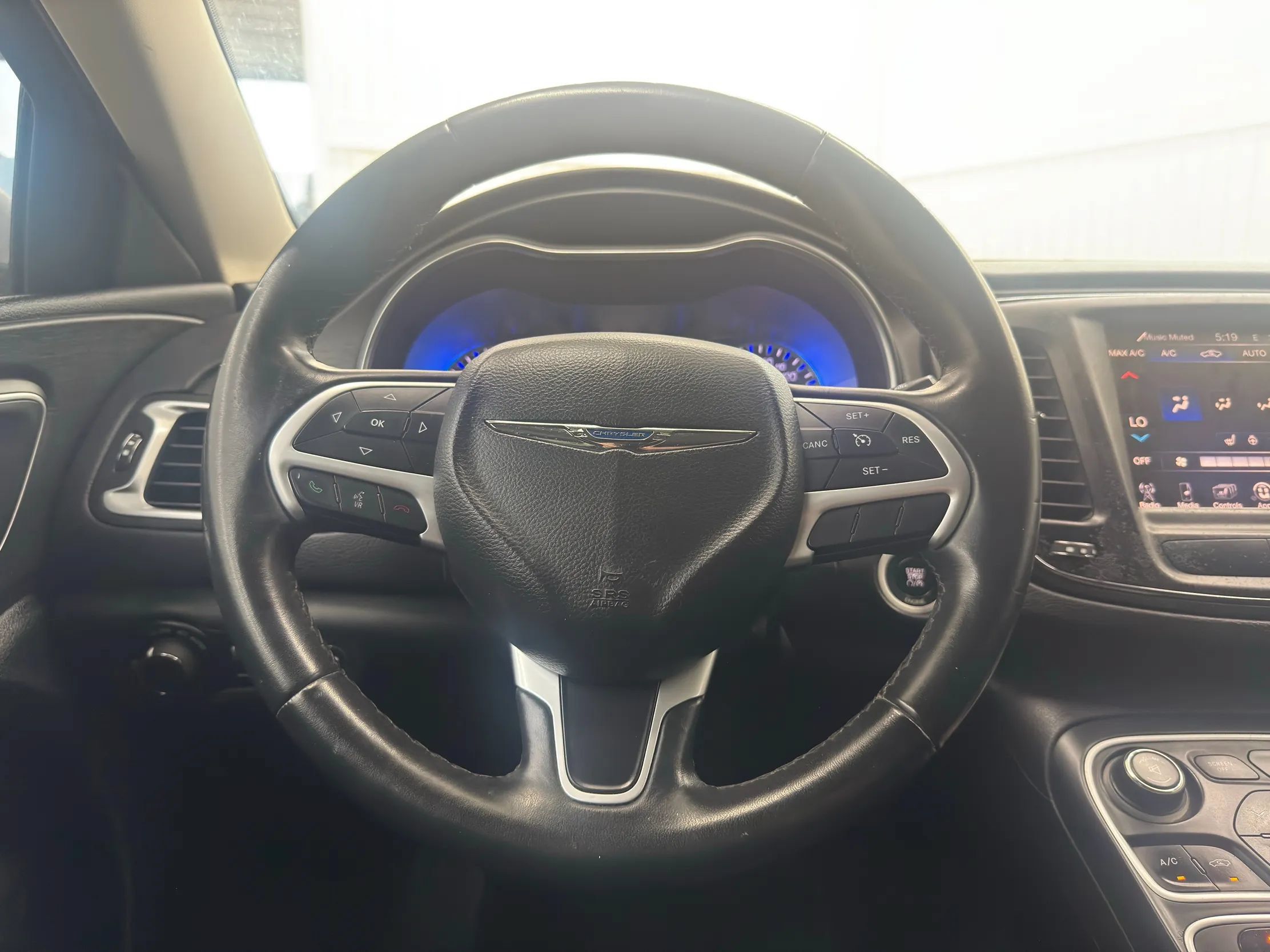 Used 2015 Chrysler 200 Limited w/ Convenience Group FWD image 18
