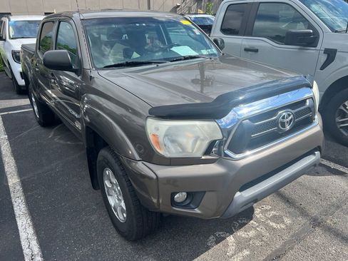 Used 2015 Toyota Tacoma 4x4 Double Cab w/ SR5 Package image 4
