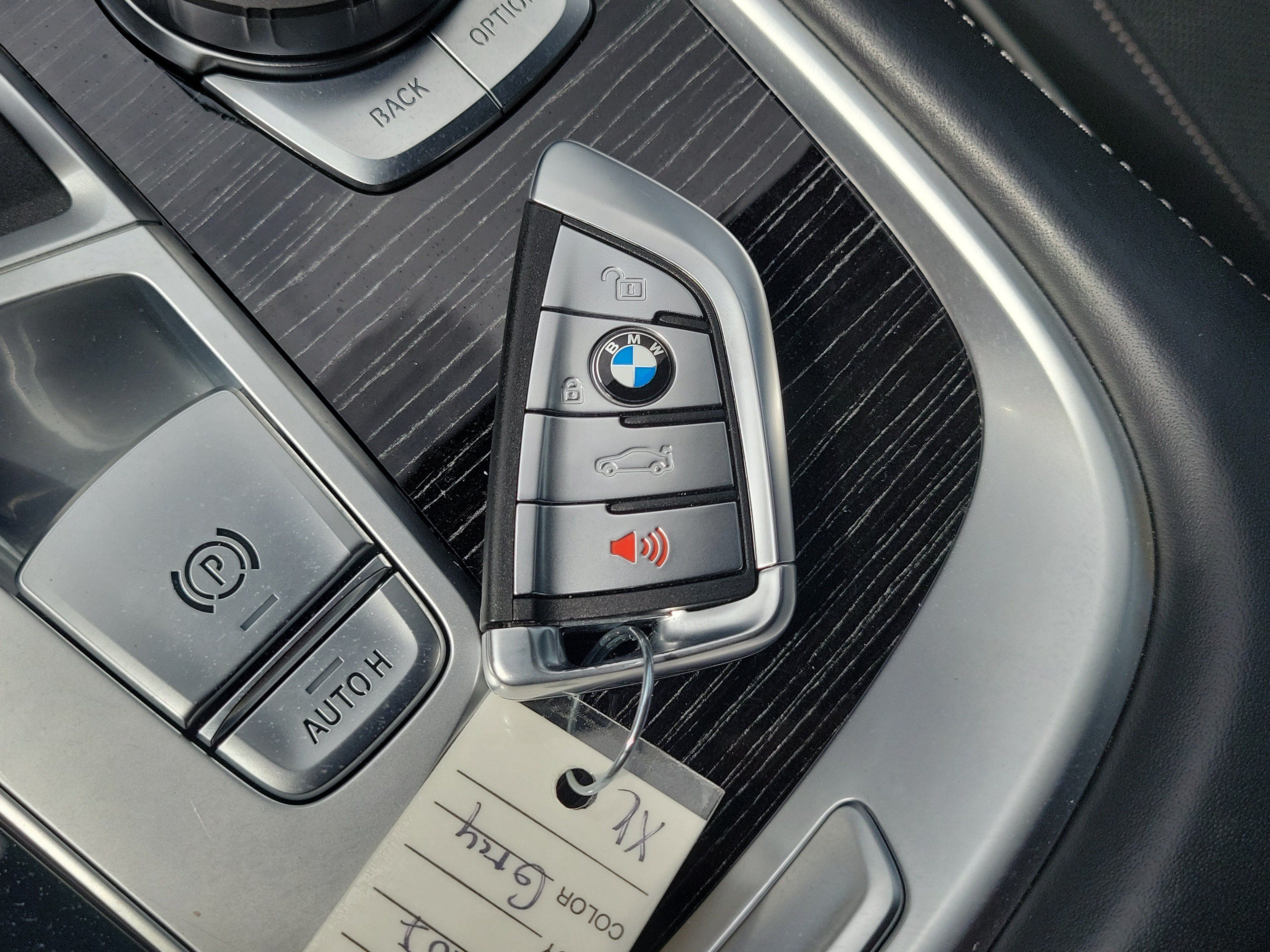 Used 2022 BMW 740i w/ M Sport Package RWD image 30