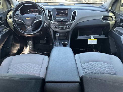Used 2019 Chevrolet Equinox LT image 2