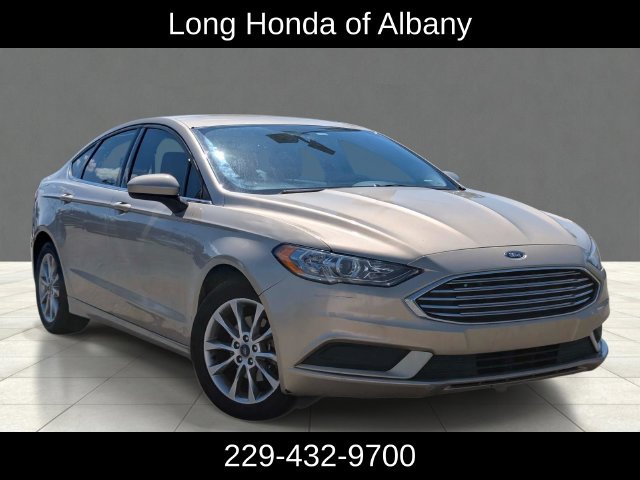 Used 2017 Ford Fusion SE w/ Fusion SE Technology Package FWD image 5