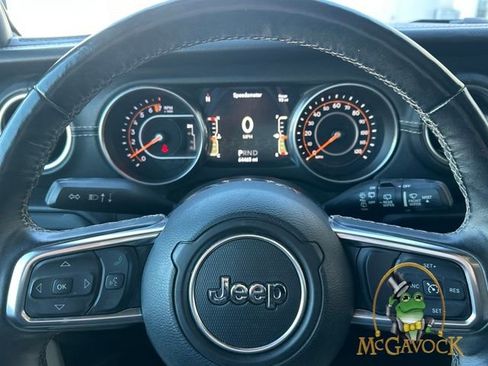 Used 2018 Jeep Wrangler Unlimited Sahara image 12