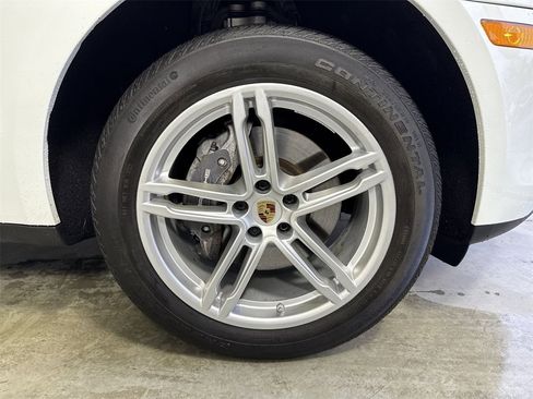 Certified 2023 Porsche Macan Turbo image 15