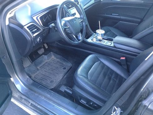 Used 2018 Ford Fusion SE w/ Fusion SE Technology Package image 4