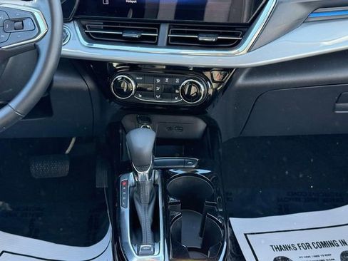 Used 2025 Chevrolet Trax LT w/ LT Convenience Package image 15