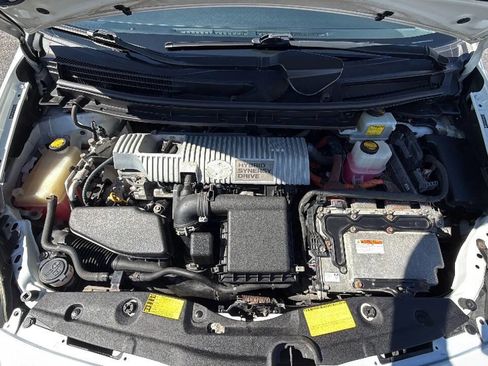 Used 2011 Toyota Prius Two w/ Preferred Accessory Pkg FWD image 17