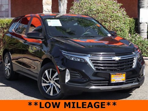 Used 2022 Chevrolet Equinox LT image 2