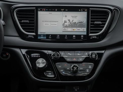 New 2026 Chrysler Voyager LX image 19