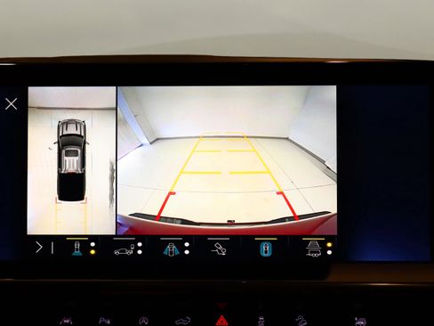 Used 2023 Chevrolet Silverado 1500 High Country w/ Z71 Off-Road Package image 36