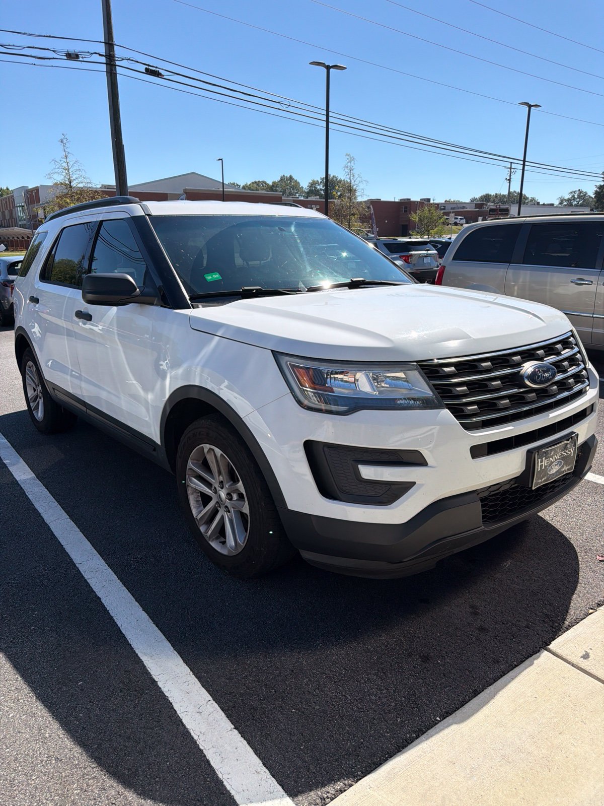 Used 2016 Ford Explorer FWD image 2