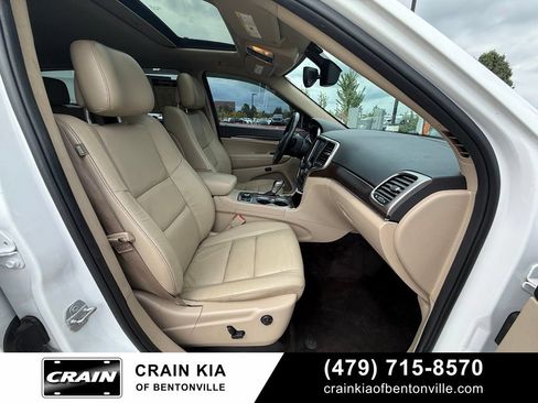 Used 2018 Jeep Grand Cherokee Limited AWD/4WD image 32