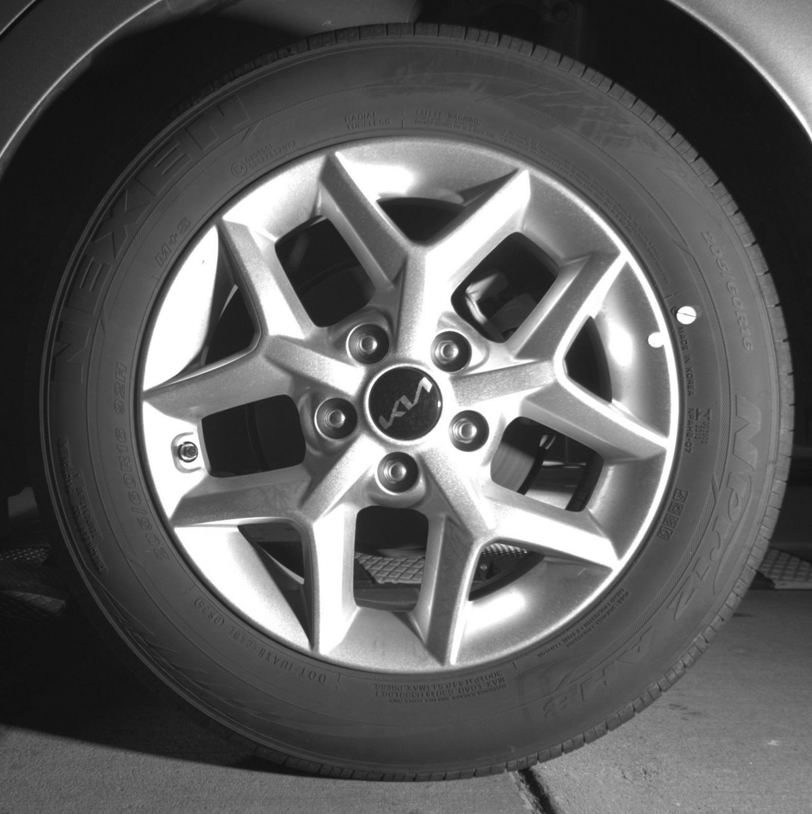 Used 2025 Kia Soul LX w/ LX Technology Package FWD image 16
