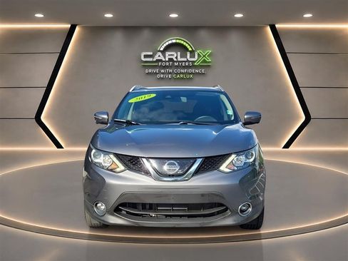 Used 2019 Nissan Rogue Sport SV w/ Technology Package FWD image 2
