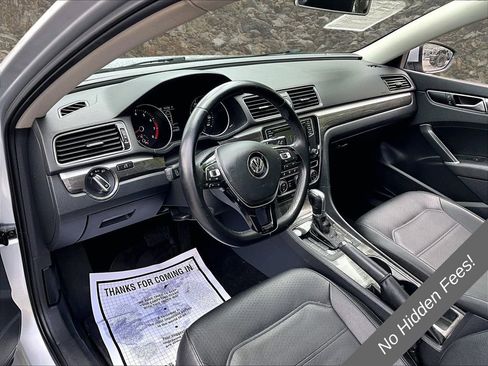 Used 2017 Volkswagen Passat 1.8T SE FWD image 12
