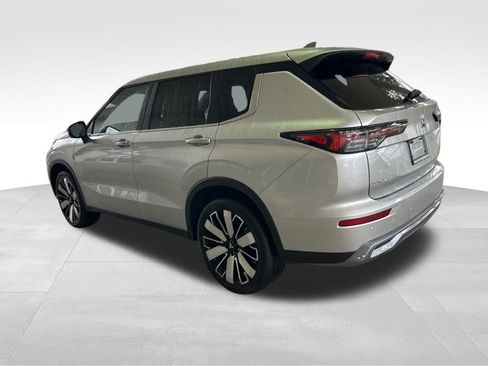 New 2026 Mitsubishi Outlander SE image 4