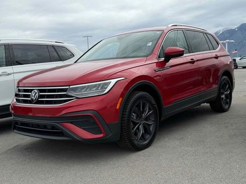 Used 2024 Volkswagen Tiguan SE AWD/4WD image 1