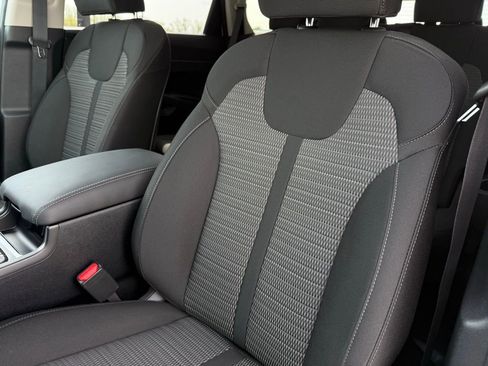 New 2026 Kia Sorento LX FWD image 24