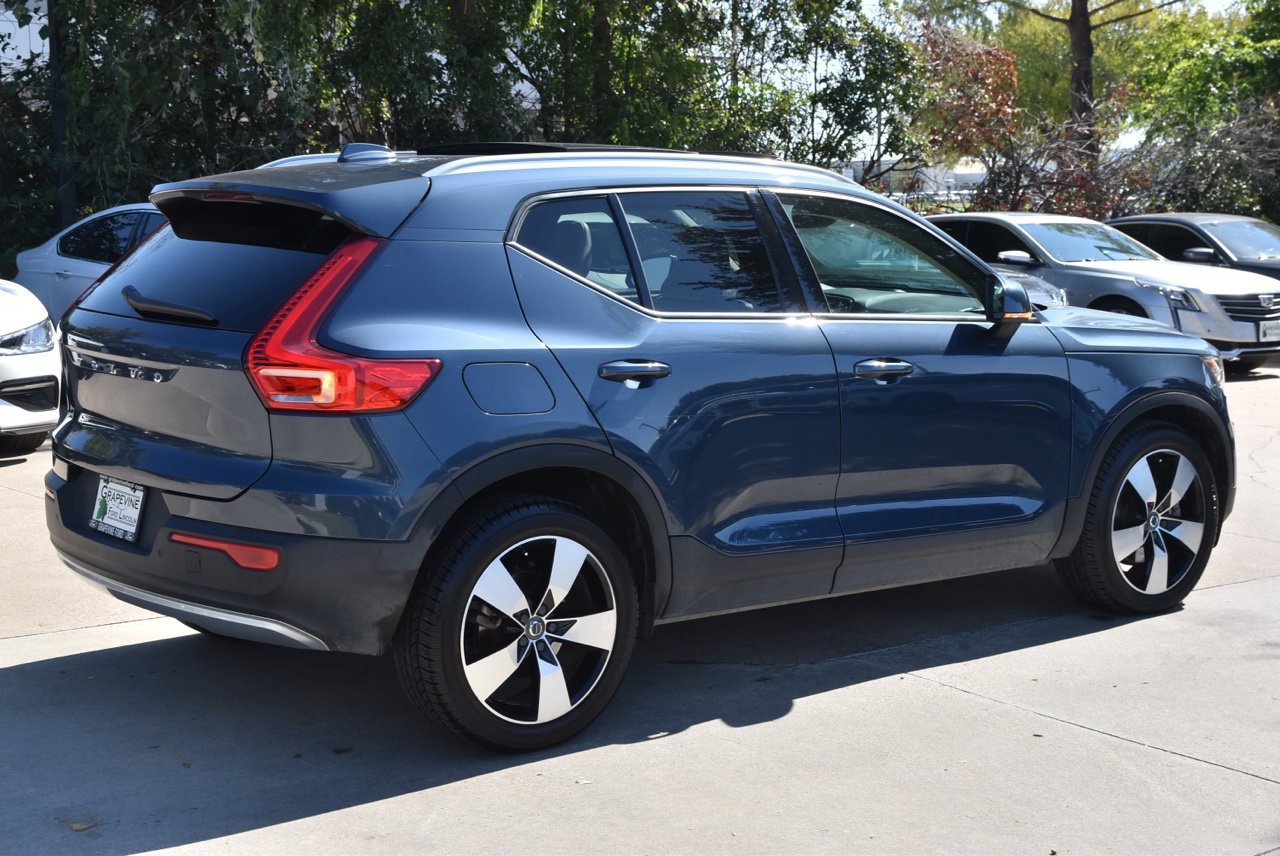 Used 2022 Volvo XC40 T5 Momentum AWD/4WD image 7
