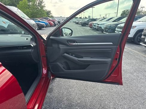 Used 2022 Nissan Altima 2.5 SV w/ SV Premium Package FWD image 17