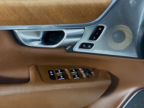 Used 2018 Volvo S90 T6 Inscription w/ Convenience Package image 24