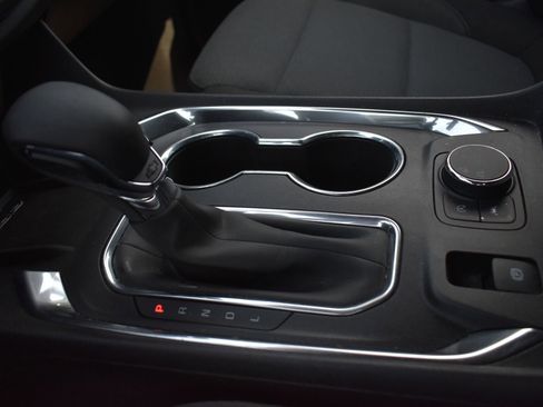 Used 2023 Chevrolet Traverse LT FWD image 32