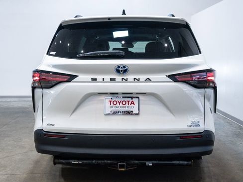 Certified 2021 Toyota Sienna XLE image 8