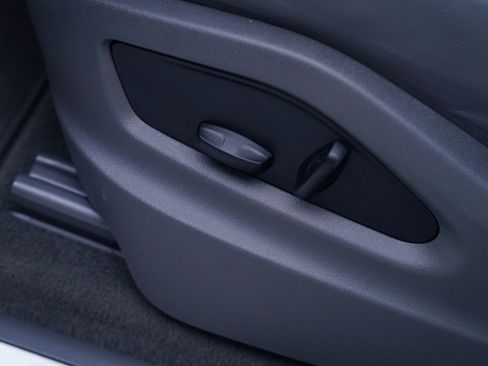 Used 2022 Porsche Cayenne image 15