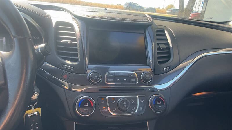 Used 2014 Chevrolet Impala LT w/ Convenience Package FWD image 18