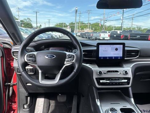 Used 2023 Ford Explorer XLT w/ Equipment Group 202A AWD/4WD image 27