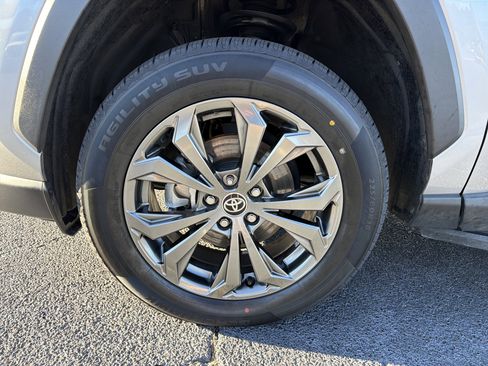 Used 2023 Toyota RAV4 XLE Premium image 11