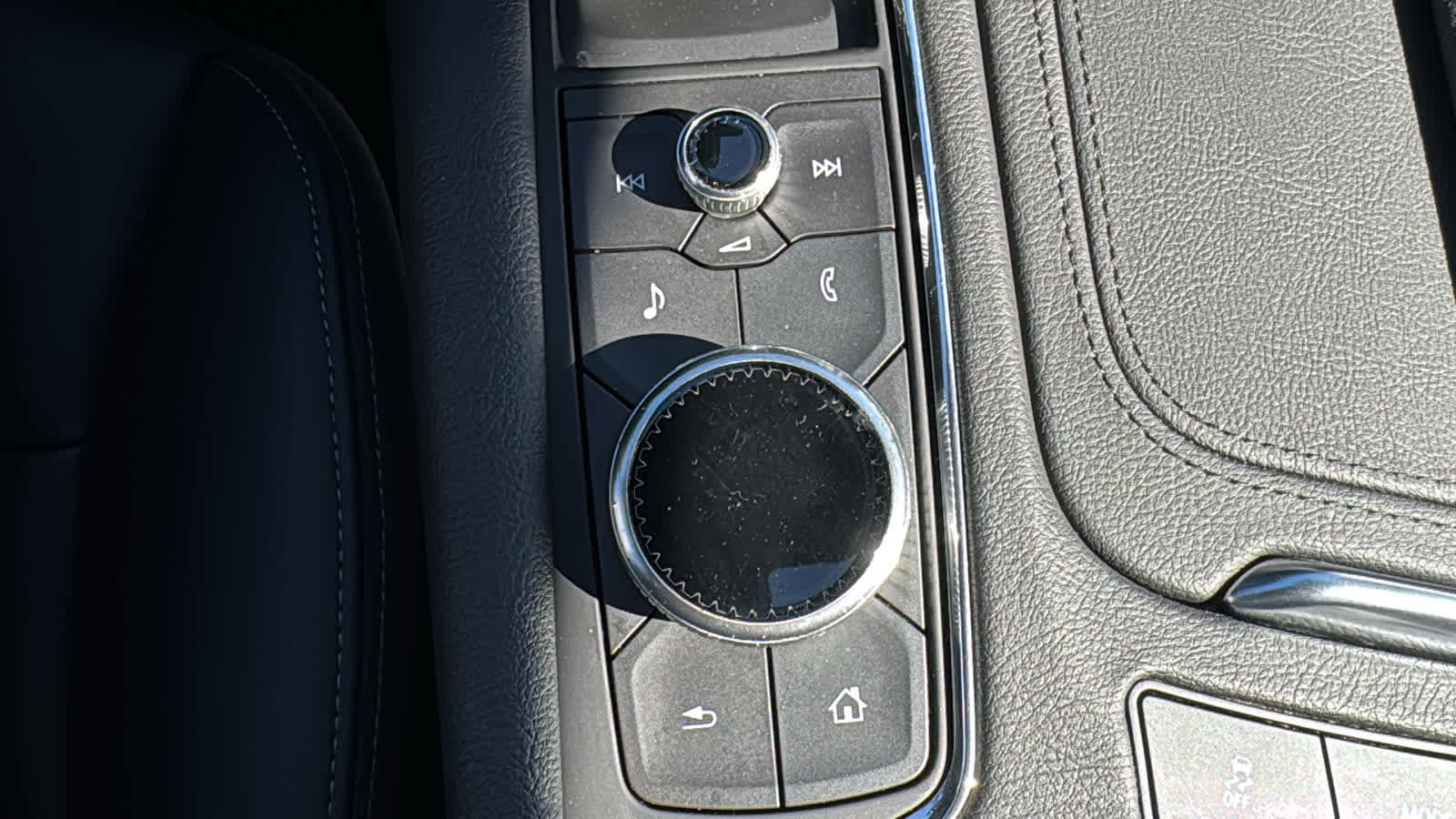 Used 2024 Cadillac XT6 Luxury w/ LPO, Floor Liner Package AWD/4WD image 23