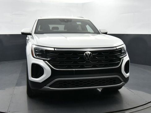 Used 2024 Volkswagen Atlas Cross Sport SE image 3