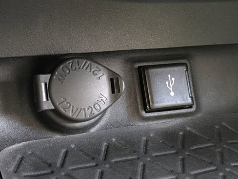 Used 2022 Toyota RAV4 XLE Premium image 22