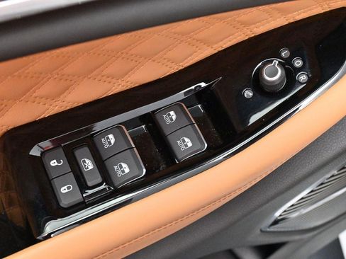 Used 2022 Jeep Grand Cherokee Summit w/ Luxury Tech Group V AWD/4WD image 13