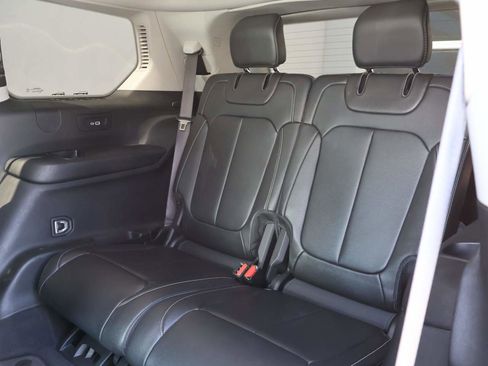 Used 2022 Jeep Grand Cherokee L Limited RWD image 11