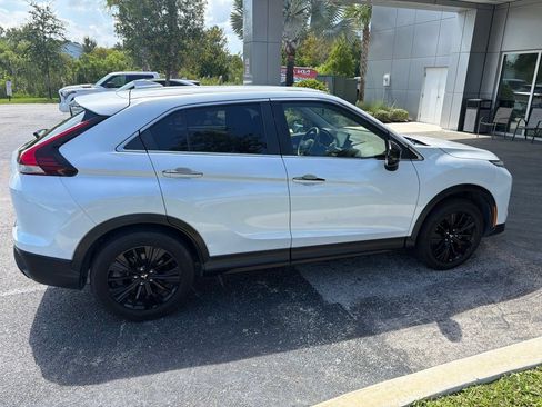 Used 2022 Mitsubishi Eclipse Cross LE FWD image 3