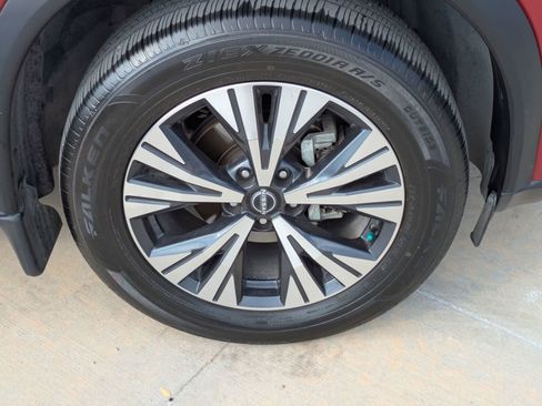 Used 2023 Nissan Rogue SV image 29