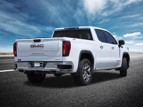 Used 2022 GMC Sierra 1500 SLT w/ X31 Off-Road Package AWD/4WD image 18