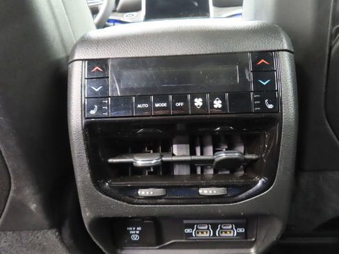 Used 2024 Jeep Grand Cherokee L Overland w/ Luxury Tech Group IV AWD/4WD image 18