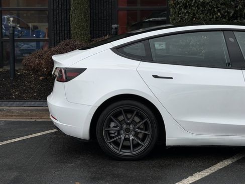 Used 2022 Tesla Model 3 Standard Range image 22