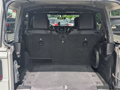 Used 2018 Jeep Wrangler Unlimited Sahara AWD/4WD image 24