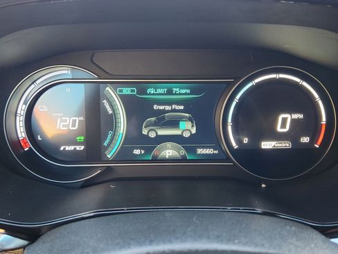 Used 2022 Kia Niro EX image 18