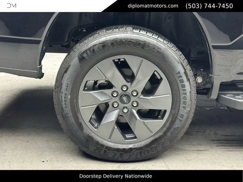 Used 2025 Ford F150 Lightning Lariat image 39
