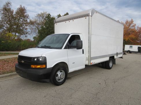 Used 2018 Chevrolet Express 3500 w/ Driver Convenience Package image 21